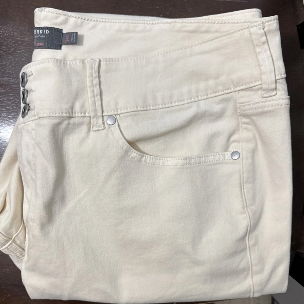 Torrid Ivory Denim Feel the Fit Jegging Super Soft Cream Skinny Leg Sz 24 S